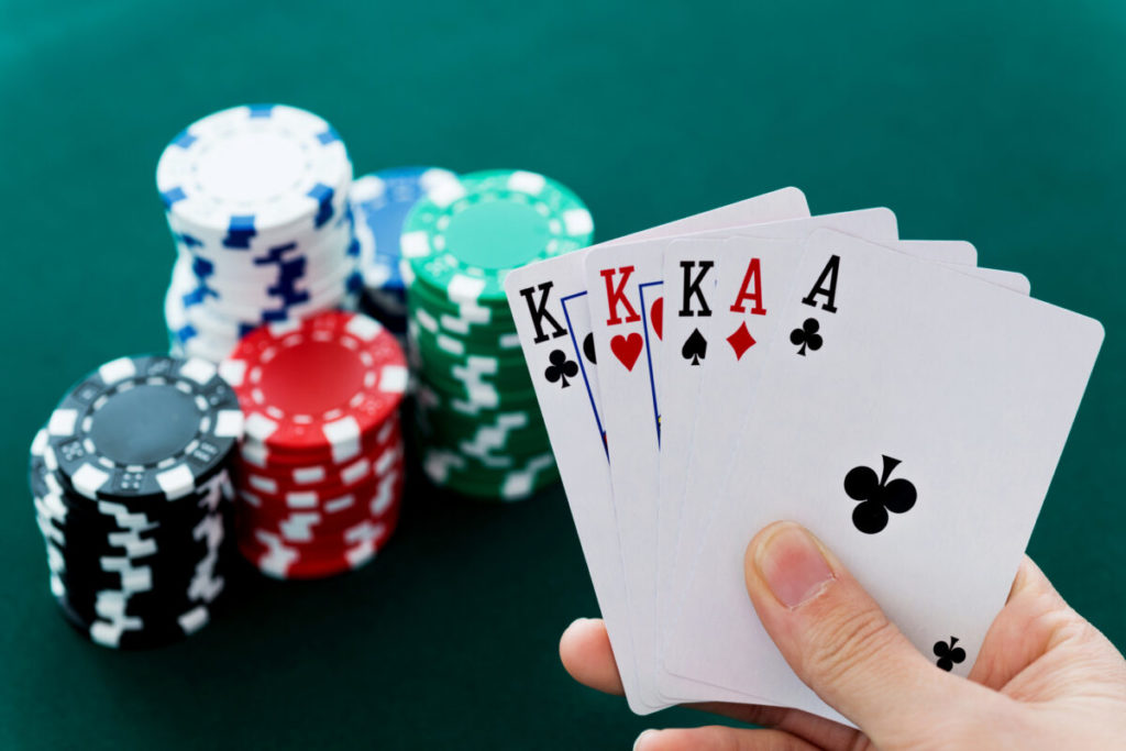 Beradu Nasib Taruhan Poker Online Tempelkan Doku Absah Nan Sebagai Permainan Terfavorit